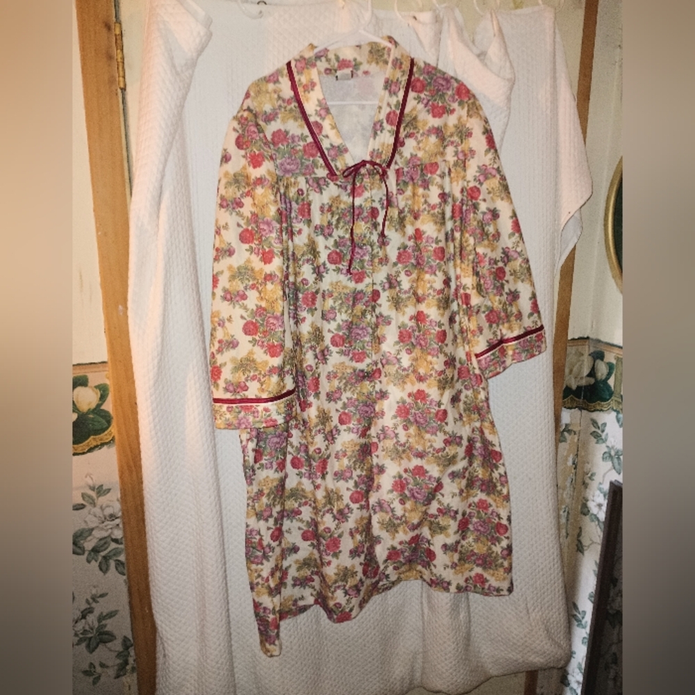 Vintage Village Fair Shabby Chic Floral Long House Coat Size XXL (22-24)